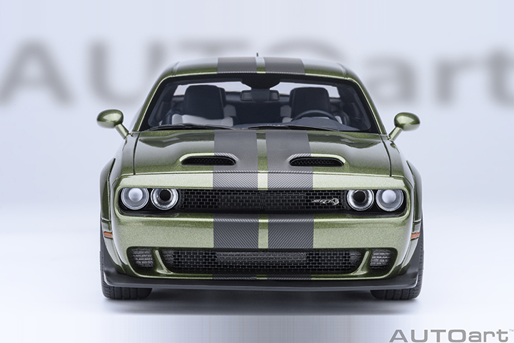 71761 1/18 DODGE CHALLENGER SRT JAILBREAK 2022 (F8 GREEN)