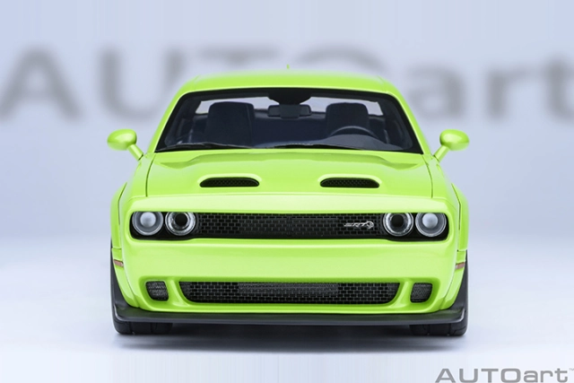 71769 1/18 DODGE CHALLENGER SRT SUPER STOCK 2023 (SUBLIME/GREEN)