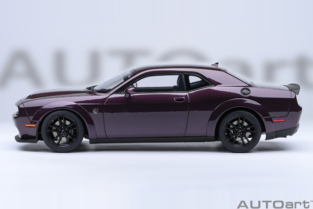 71762 1/18 DODGE CHALLENGER SRT JAILBREAK 2022 (HELLRAISIN/PURPLE)