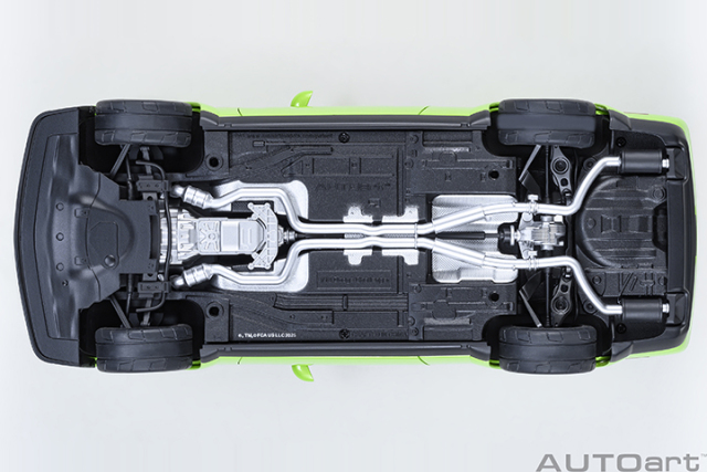 71769 1/18 DODGE CHALLENGER SRT SUPER STOCK 2023 (SUBLIME/GREEN)