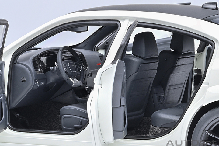 71751 1/18 DODGE CHARGER SRT HELLCAT REDEYE JAILBREAK (KNUCKLE WHITE)