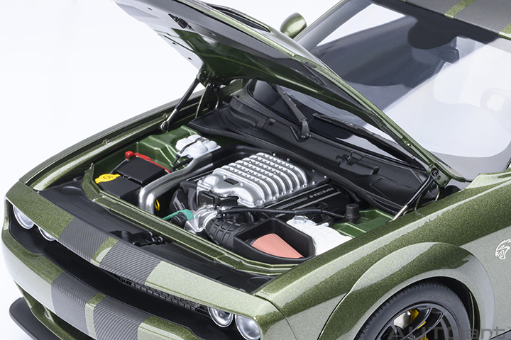 71761 1/18 DODGE CHALLENGER SRT JAILBREAK 2022 (F8 GREEN)