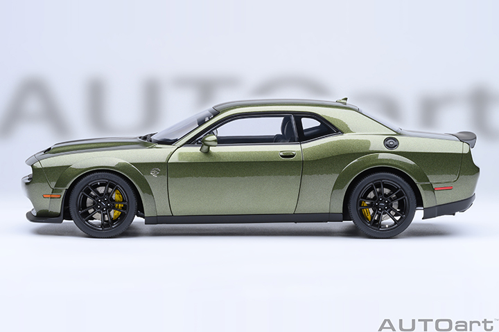71761 1/18 DODGE CHALLENGER SRT JAILBREAK 2022 (F8 GREEN)