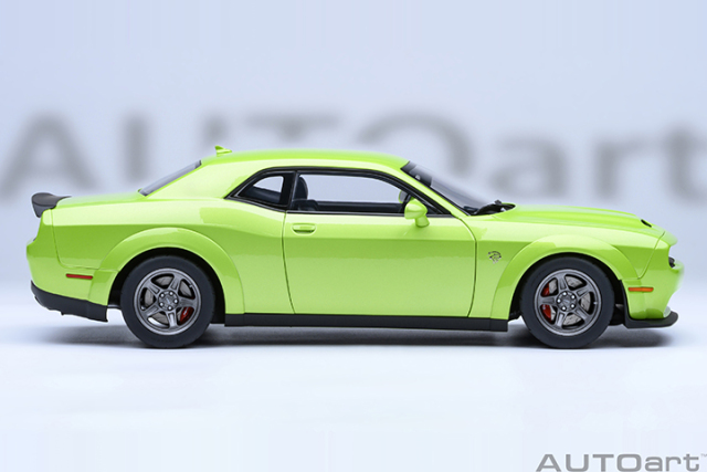 71769 1/18 DODGE CHALLENGER SRT SUPER STOCK 2023 (SUBLIME/GREEN)