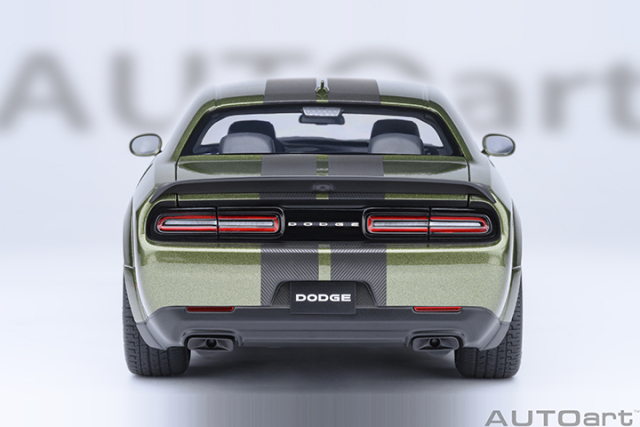 71761 1/18 DODGE CHALLENGER SRT JAILBREAK 2022 (F8 GREEN)