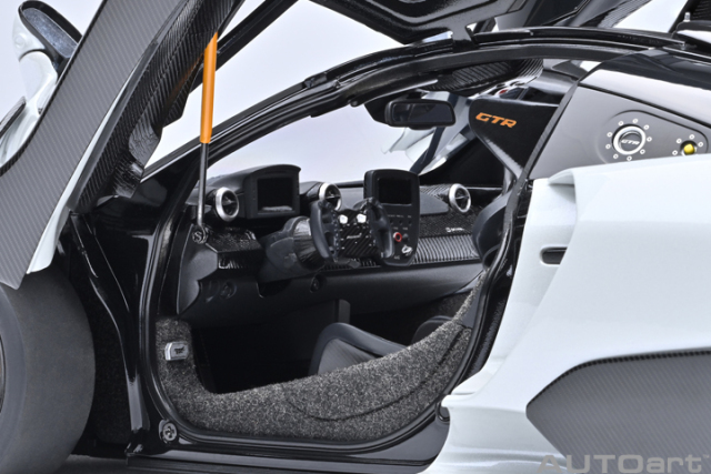 81953 1/18 McLAREN SENNA GTR (SILICA WHITE)