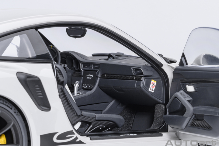 78180 1/18 PORSCHE 911 (991.2) GT3 RS ( CRAYON )