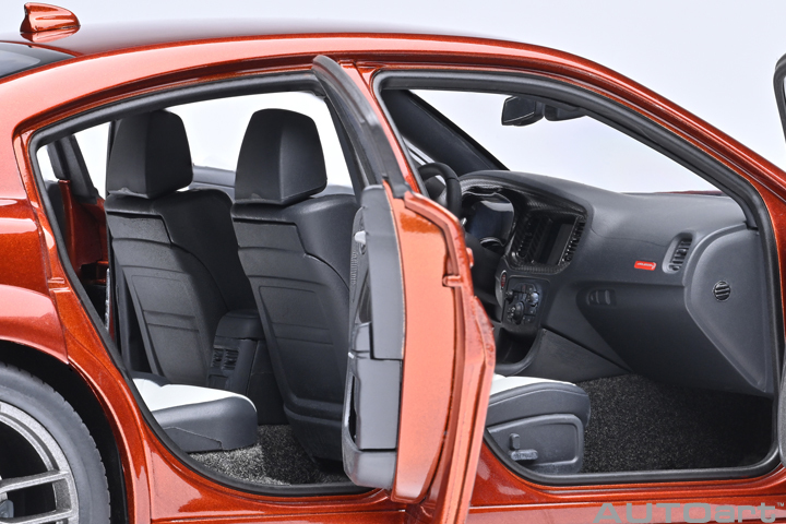 71755 1/18 DODGE CHARGER SRT HELLCAT REDEYE JAILBREAK (SINAMON STICK)