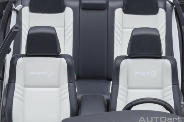 71755 1/18 DODGE CHARGER SRT HELLCAT REDEYE JAILBREAK (SINAMON STICK)