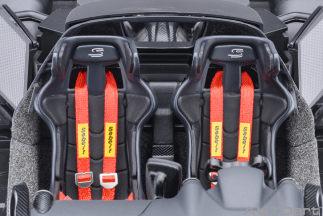 81954 1/18 McLAREN SENNA GTR (ONYX BLACK)