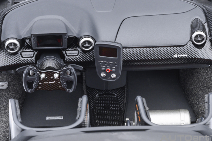 81954 1/18 McLAREN SENNA GTR (ONYX BLACK)