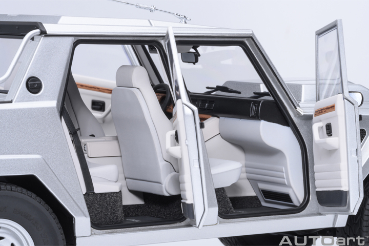 74553 1/18 LAMBORGHINI LM002 (ARGENTO/METALLIC SILVER)