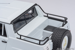 74549 1/18 LAMBORGHINI LM002 (BIANCO POLO PARK/WHITE)