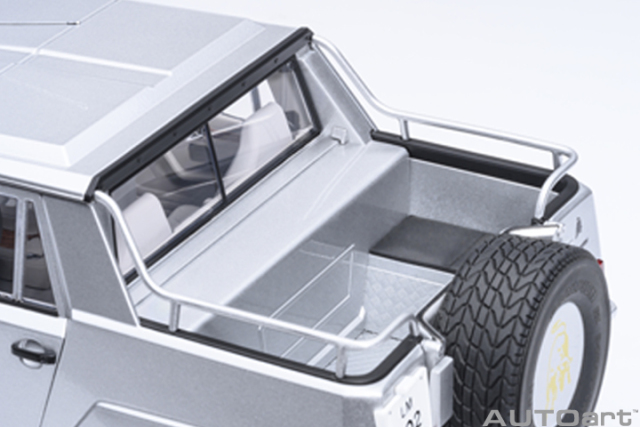 74553 1/18 LAMBORGHINI LM002 (ARGENTO/METALLIC SILVER)