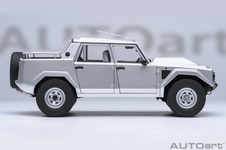 74553 1/18 LAMBORGHINI LM002 (ARGENTO/METALLIC SILVER)