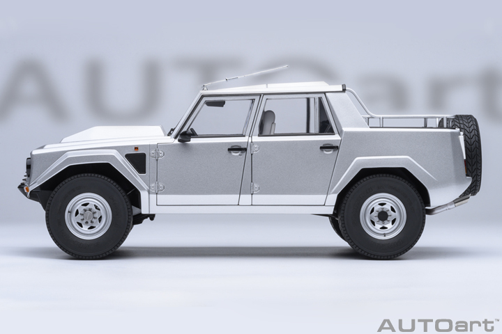 74553 1/18 LAMBORGHINI LM002 (ARGENTO/METALLIC SILVER)
