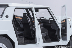 74549 1/18 LAMBORGHINI LM002 (BIANCO POLO PARK/WHITE)