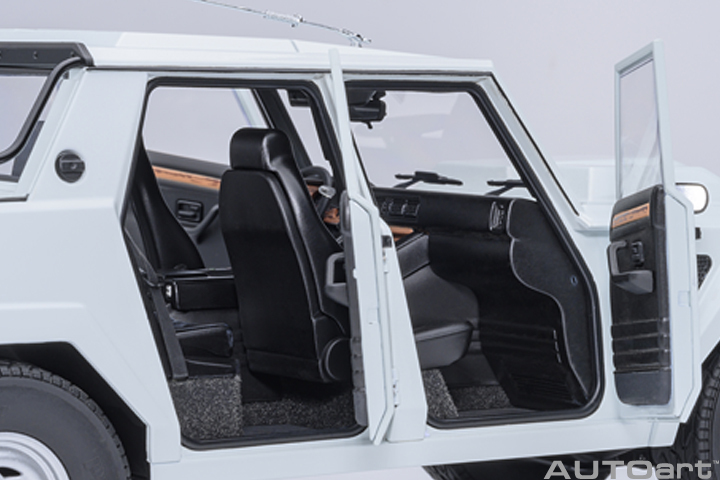 74549 1/18 LAMBORGHINI LM002 (BIANCO POLO PARK/WHITE)