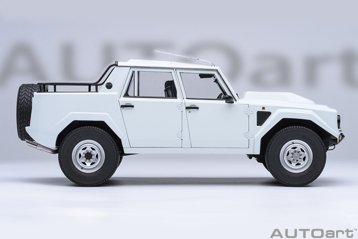 74549 1/18 LAMBORGHINI LM002 (BIANCO POLO PARK/WHITE)