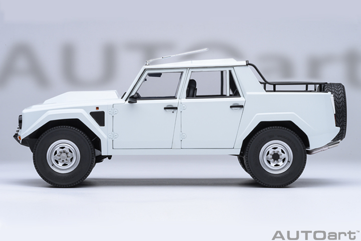 74549 1/18 LAMBORGHINI LM002 (BIANCO POLO PARK/WHITE)