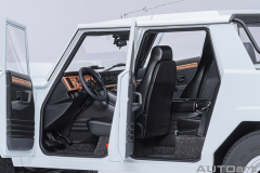 74549 1/18 LAMBORGHINI LM002 (BIANCO POLO PARK/WHITE)