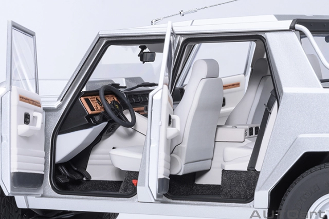 74553 1/18 LAMBORGHINI LM002 (ARGENTO/METALLIC SILVER)