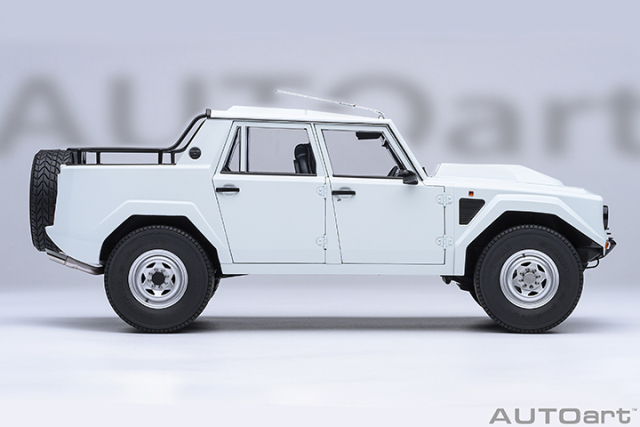 74549 1/18 LAMBORGHINI LM002 (BIANCO POLO PARK/WHITE)