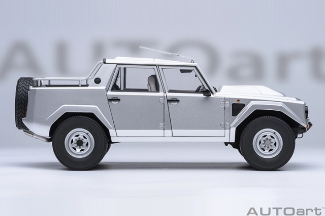 74553 1/18 LAMBORGHINI LM002 (ARGENTO/METALLIC SILVER)