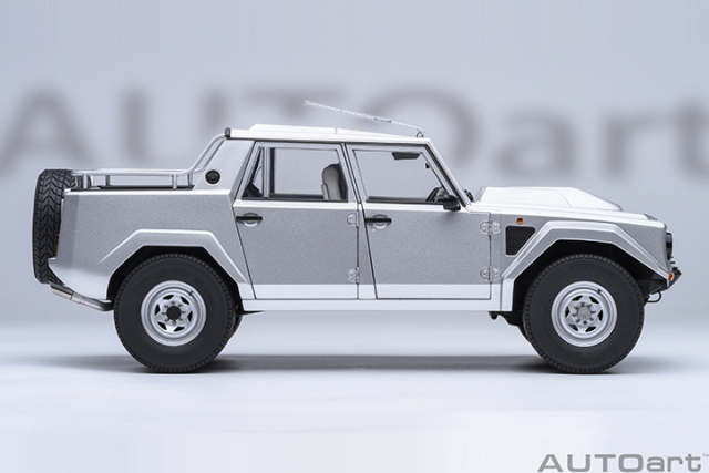 74553 1/18 LAMBORGHINI LM002 (ARGENTO/METALLIC SILVER)