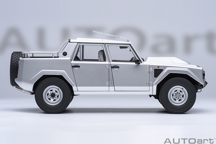 74553 1/18 LAMBORGHINI LM002 (ARGENTO/METALLIC SILVER)