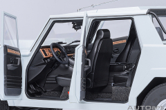 74549 1/18 LAMBORGHINI LM002 (BIANCO POLO PARK/WHITE)