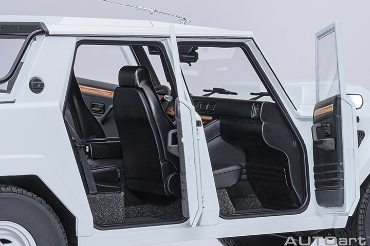 74549 1/18 LAMBORGHINI LM002 (BIANCO POLO PARK/WHITE)