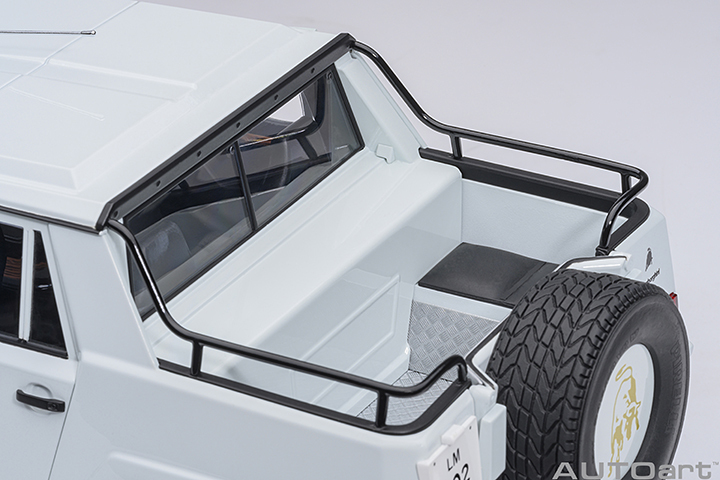 74549 1/18 LAMBORGHINI LM002 (BIANCO POLO PARK/WHITE)