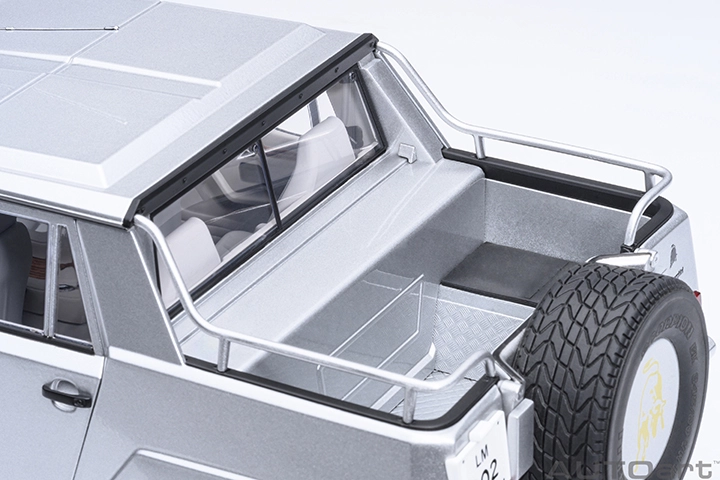 74553 1/18 LAMBORGHINI LM002 (ARGENTO/METALLIC SILVER)