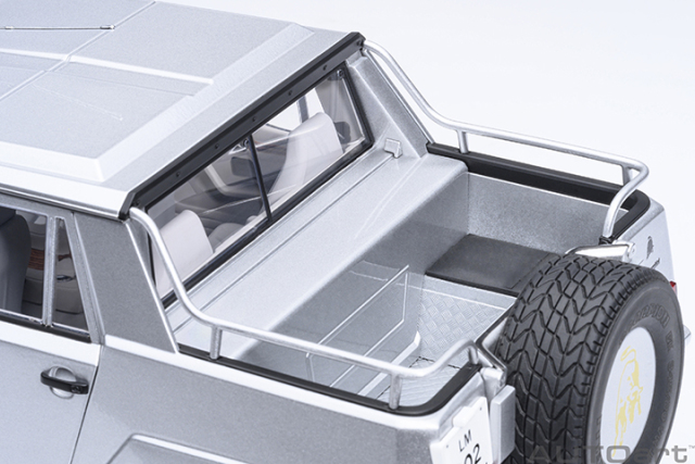 74553 1/18 LAMBORGHINI LM002 (ARGENTO/METALLIC SILVER)