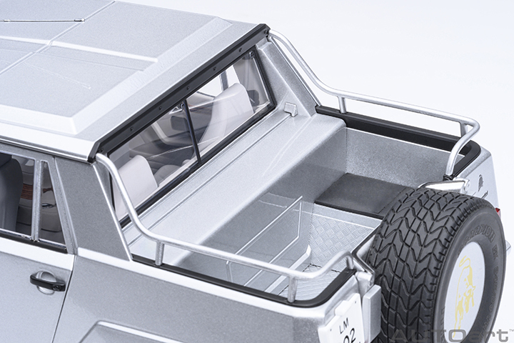 74553 1/18 LAMBORGHINI LM002 (ARGENTO/METALLIC SILVER)