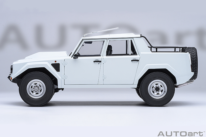 74549 1/18 LAMBORGHINI LM002 (BIANCO POLO PARK/WHITE)