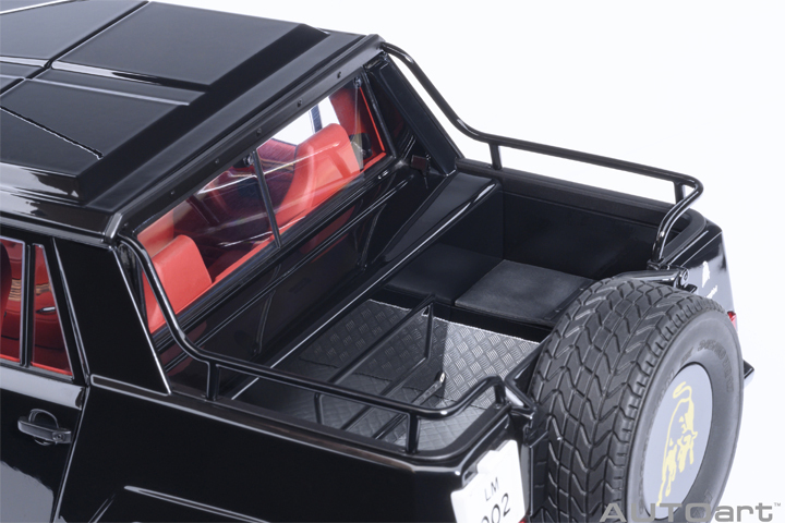 74550 1/18 LAMBORGHINI LM002 (NERO TENEBRE/BLACK)