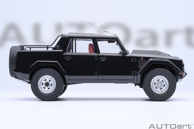 74550 1/18 LAMBORGHINI LM002 (NERO TENEBRE/BLACK)