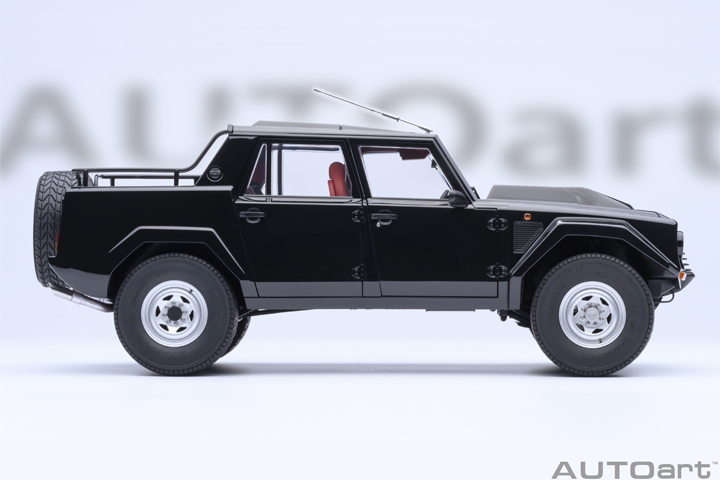 74550 1/18 LAMBORGHINI LM002 (NERO TENEBRE/BLACK)