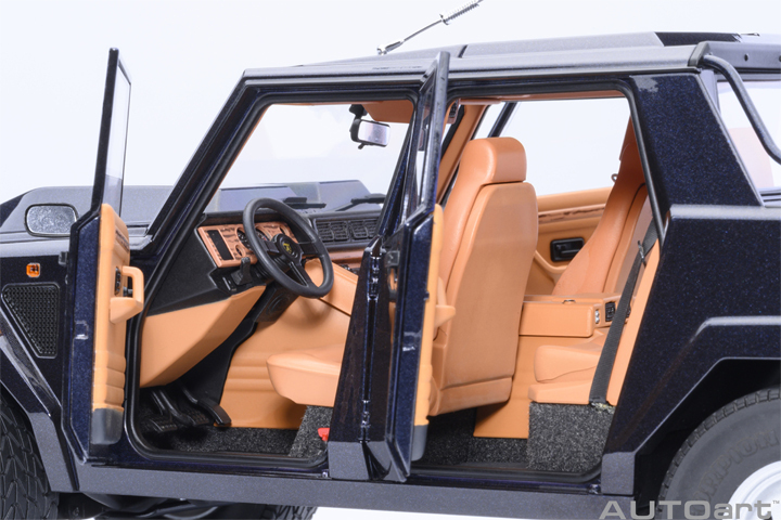 74552 1/18 LAMBORGHINI LM002 (BLU ACAPULCO METALLIC/METALLIC BLUE)