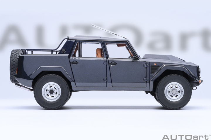 74552 1/18 LAMBORGHINI LM002 (BLU ACAPULCO METALLIC/METALLIC BLUE)