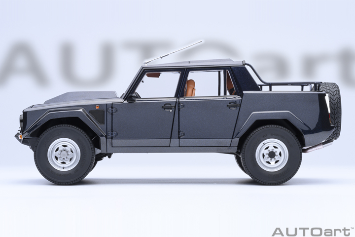74552 1/18 LAMBORGHINI LM002 (BLU ACAPULCO METALLIC/METALLIC BLUE)