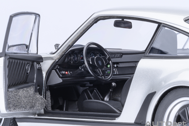 78110 1/18 PORSCHE 911(930) TURBO 3.0 (SILVER)