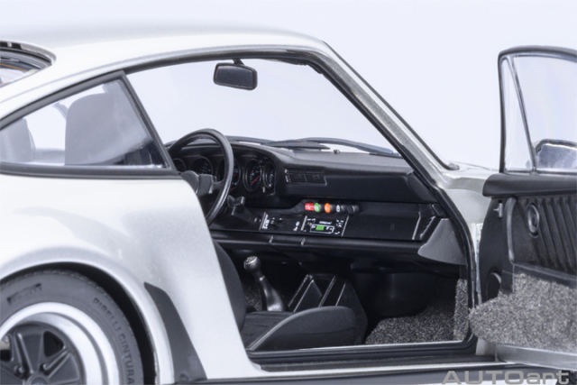 78110 1/18 PORSCHE 911(930) TURBO 3.0 (SILVER)