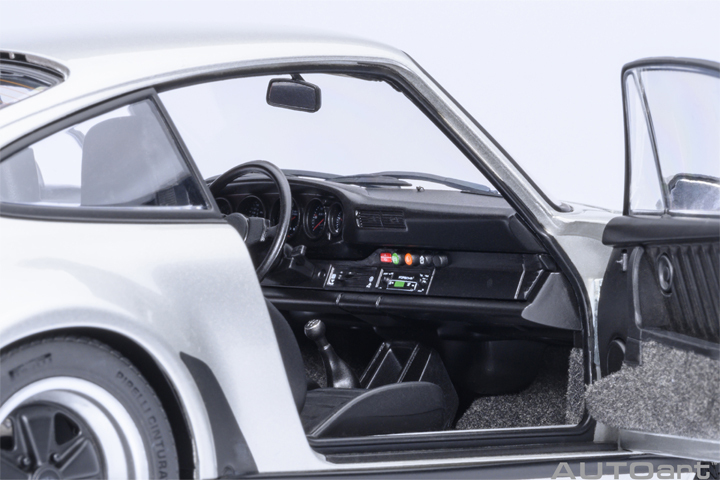 78110 1/18 PORSCHE 911(930) TURBO 3.0 (SILVER)