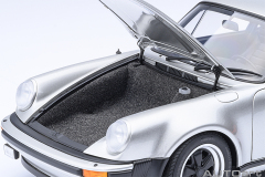 78110 1/18 PORSCHE 911(930) TURBO 3.0 (SILVER)