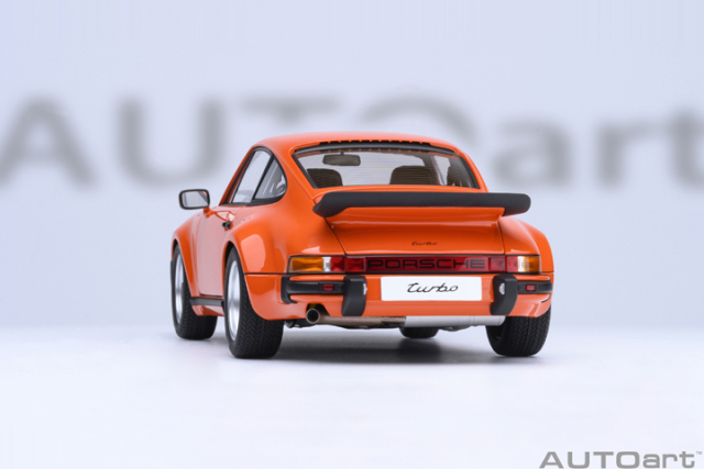 78112 1/18 PORSCHE 911(930) TURBO 3.0 (CONTINENTAL ORANGE)
