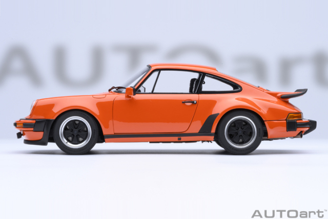 78112 1/18 PORSCHE 911(930) TURBO 3.0 (CONTINENTAL ORANGE)