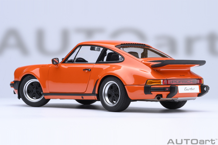 78112 1/18 PORSCHE 911(930) TURBO 3.0 (CONTINENTAL ORANGE)
